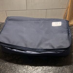 9x13 blue Pampered Chef insulated casserole carrying case. Like new!!  Z…